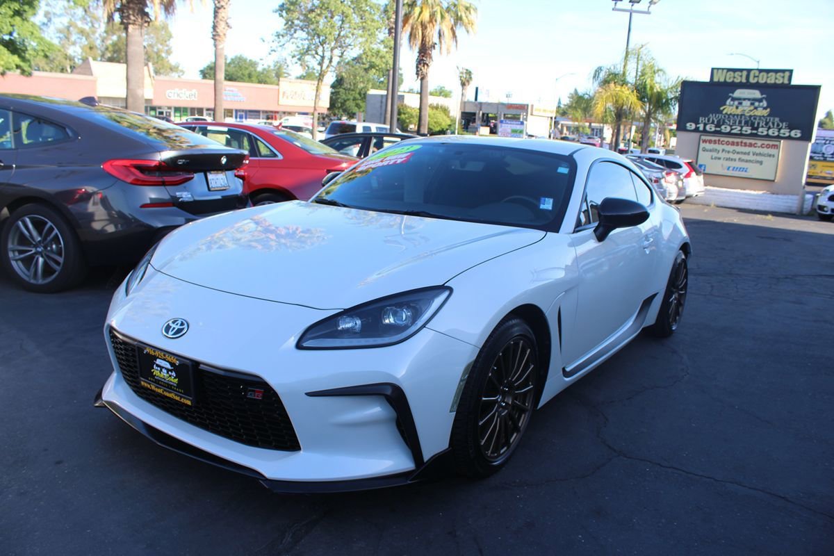 Used 2023 Toyota GR86 w/ ALL Weather Mat Package (TMS) RWD image 4