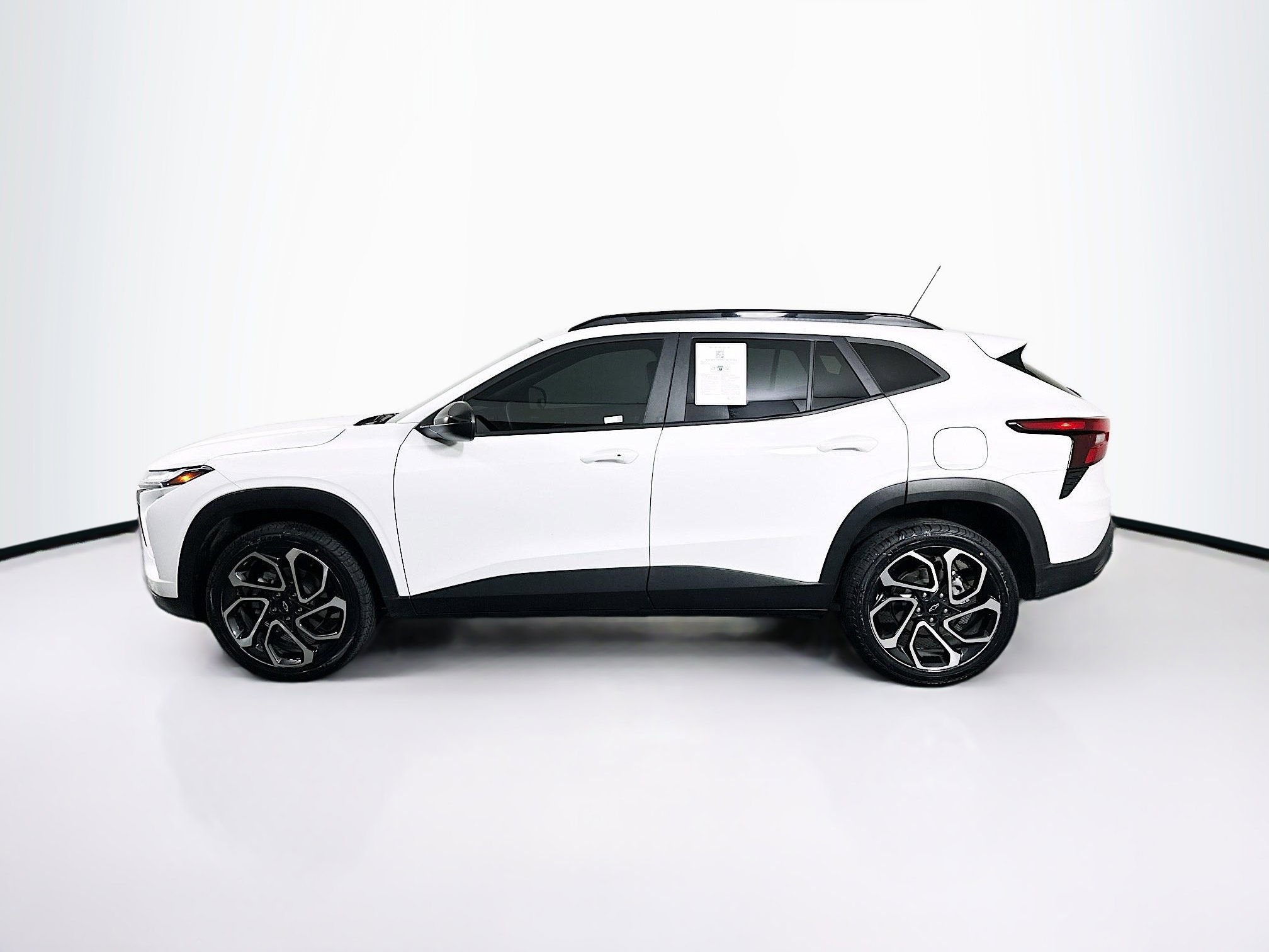 Used 2024 Chevrolet Trax RS w/ Driver Confidence Package FWD image 4