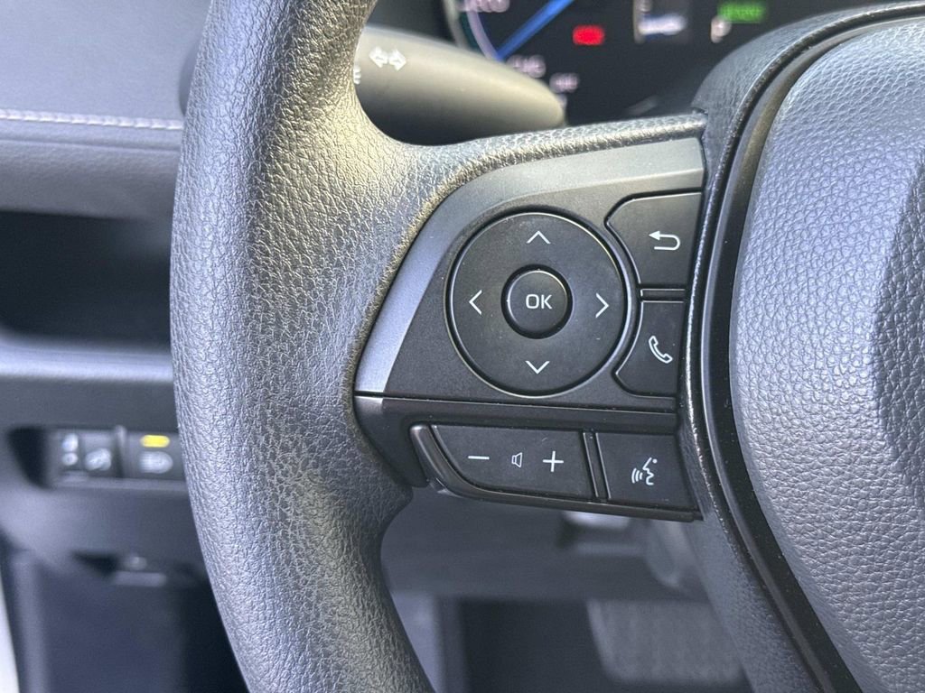 Used 2025 Toyota RAV4 LE image 39