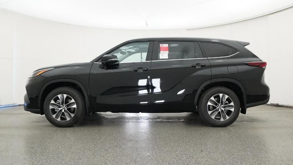 New 2026 Toyota Highlander XLE image 19