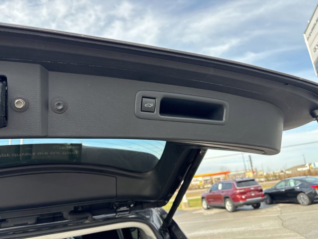 Used 2024 Toyota Highlander LE image 10