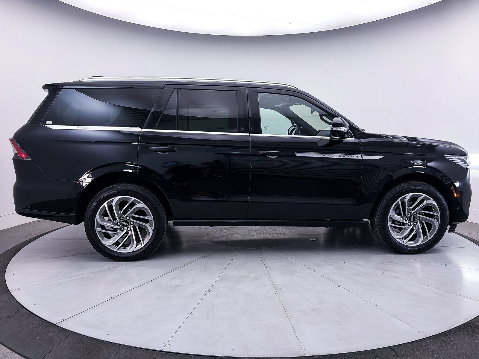 Used 2025 Lincoln Navigator Reserve AWD/4WD image 49