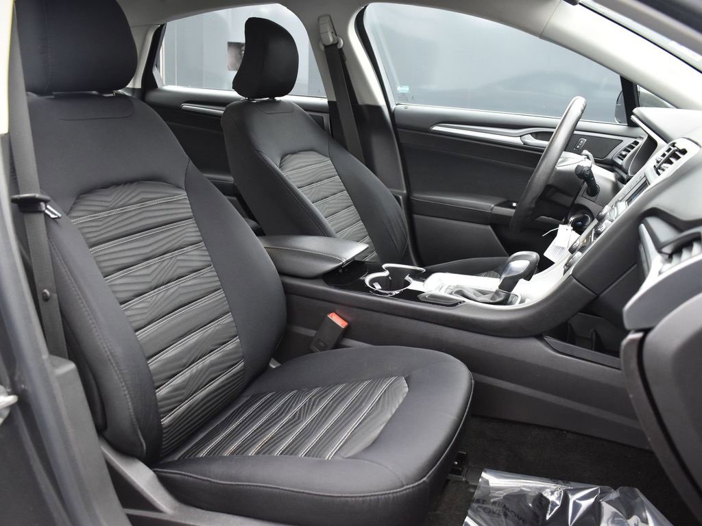 Used 2016 Ford Fusion SE image 32