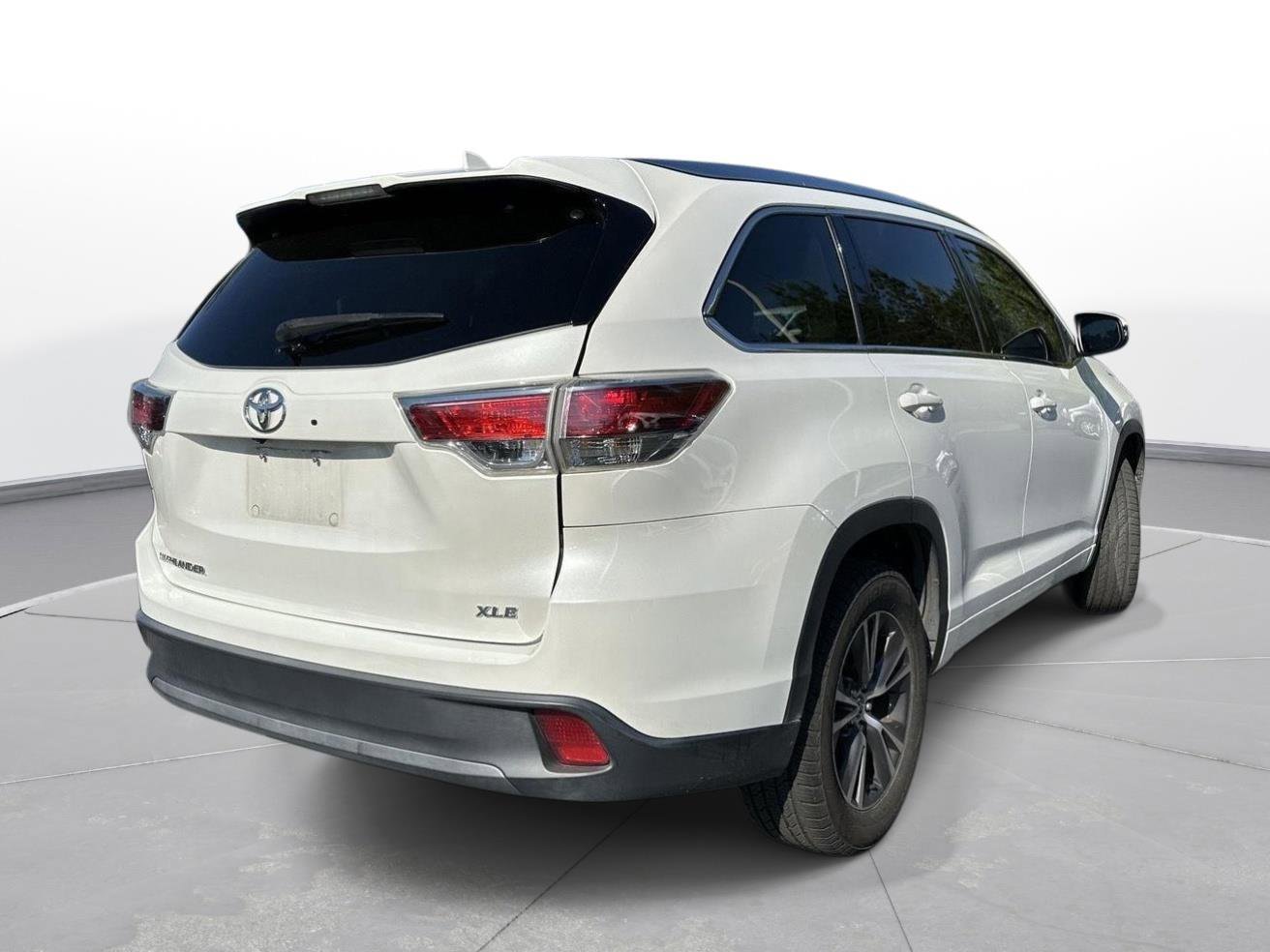 Used 2016 Toyota Highlander XLE image 6