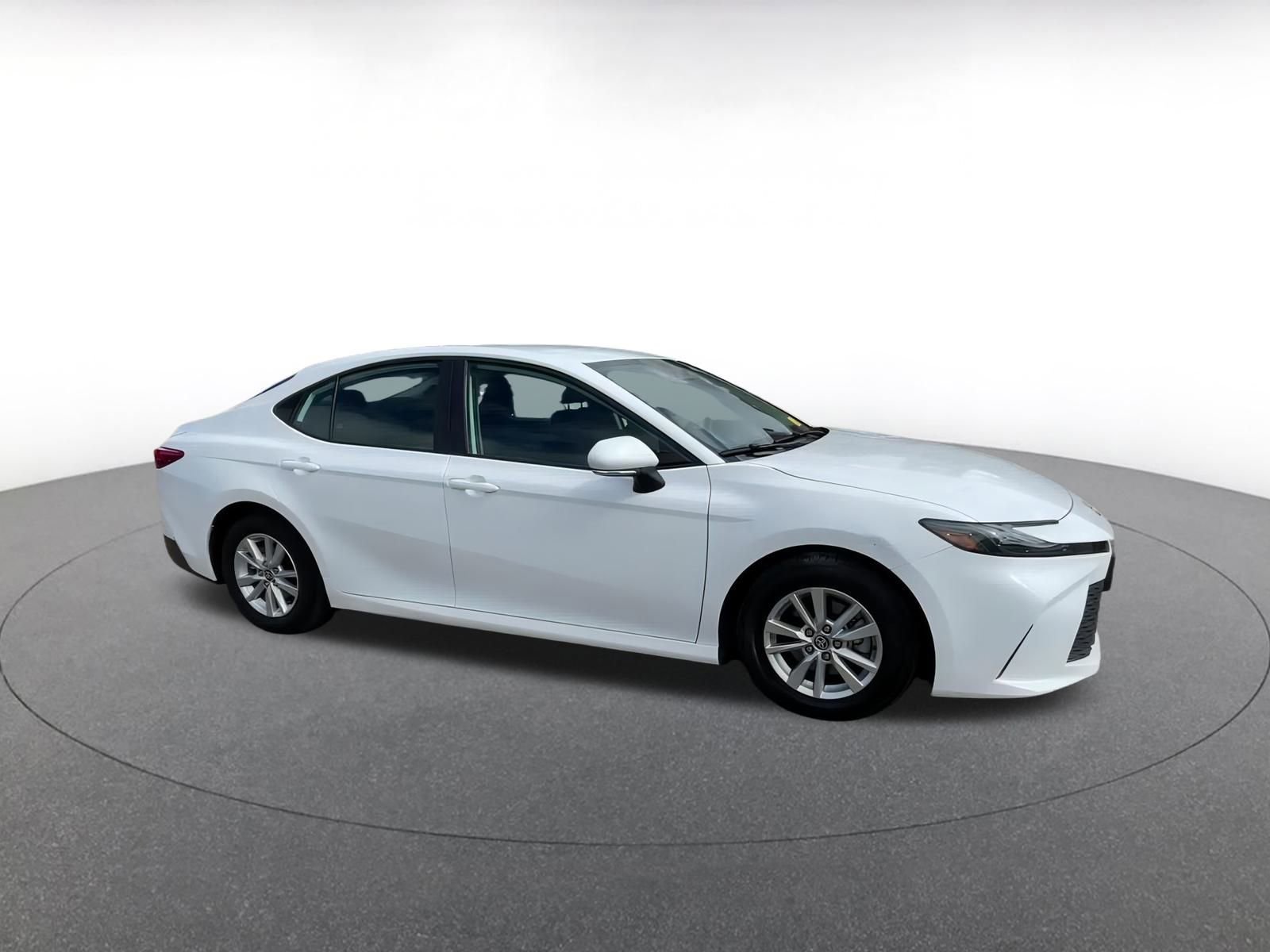 Used 2025 Toyota Camry LE image 2