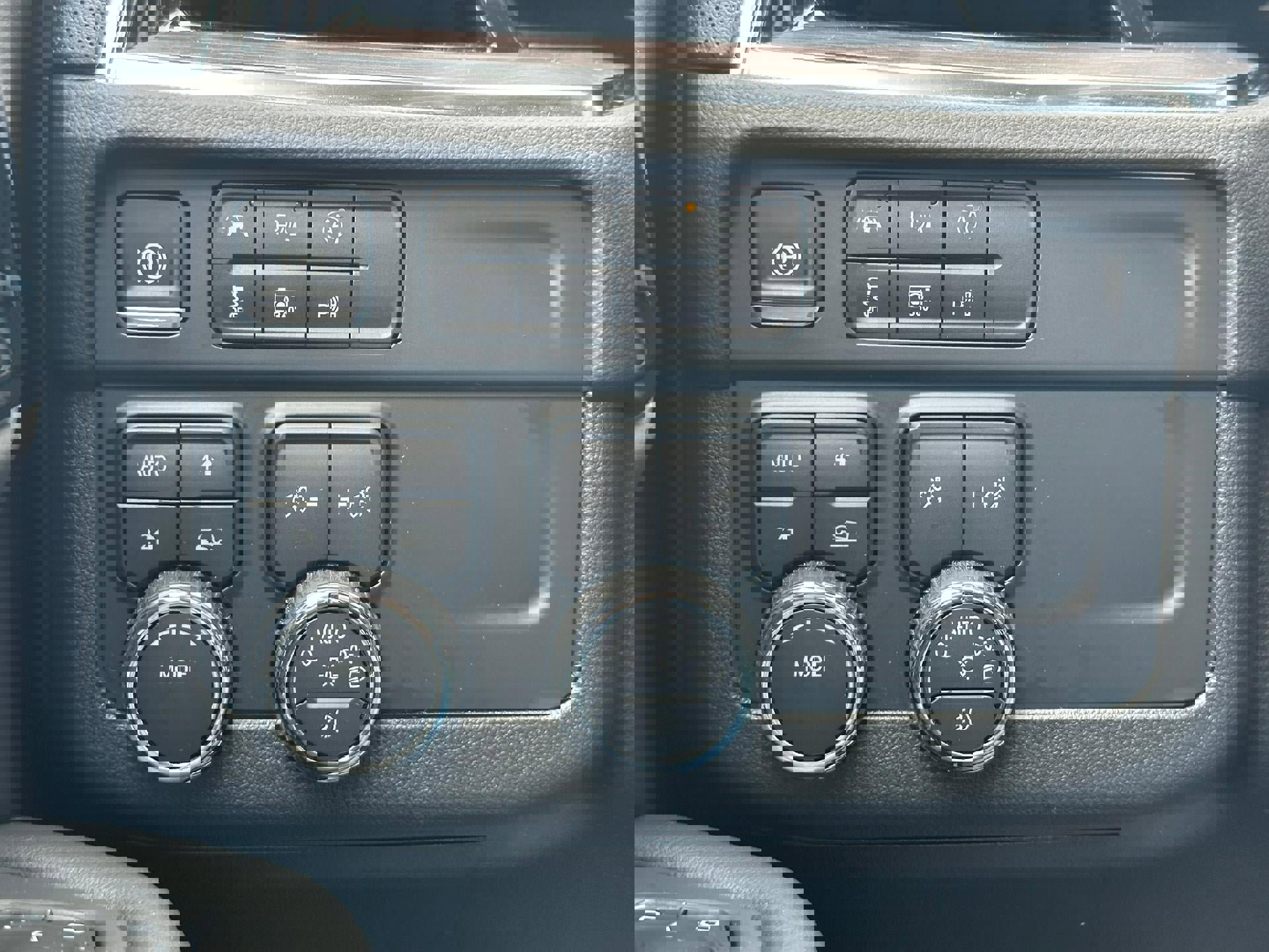 Certified 2025 Chevrolet Suburban Premier image 15