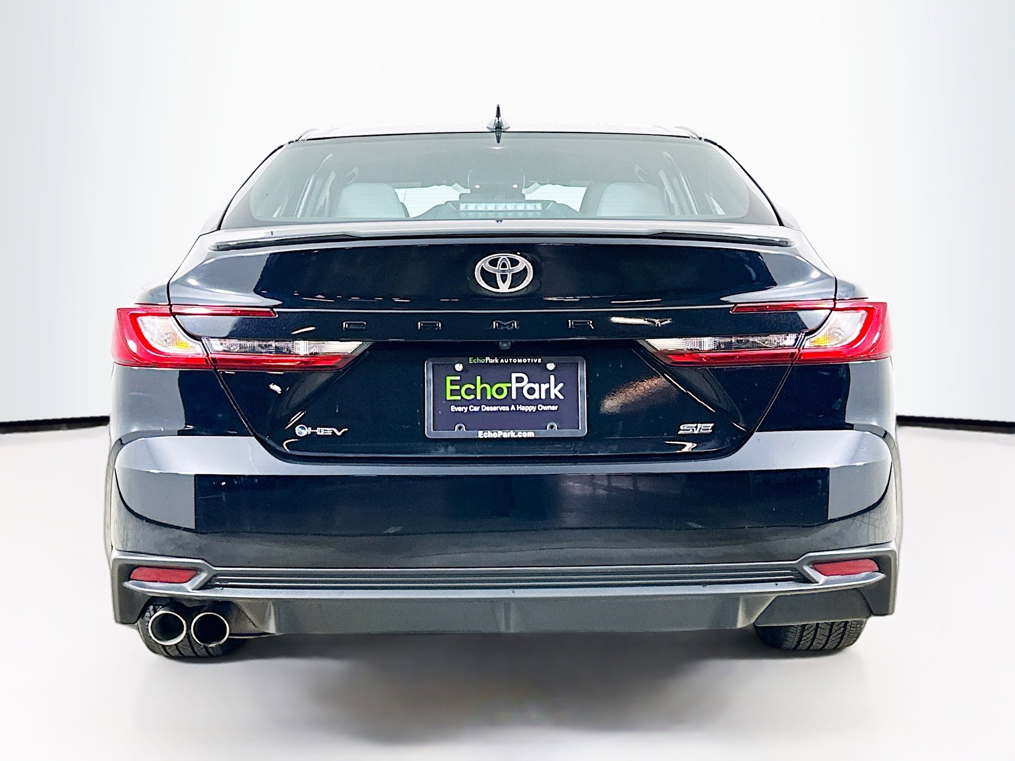 Used 2025 Toyota Camry SE image 7