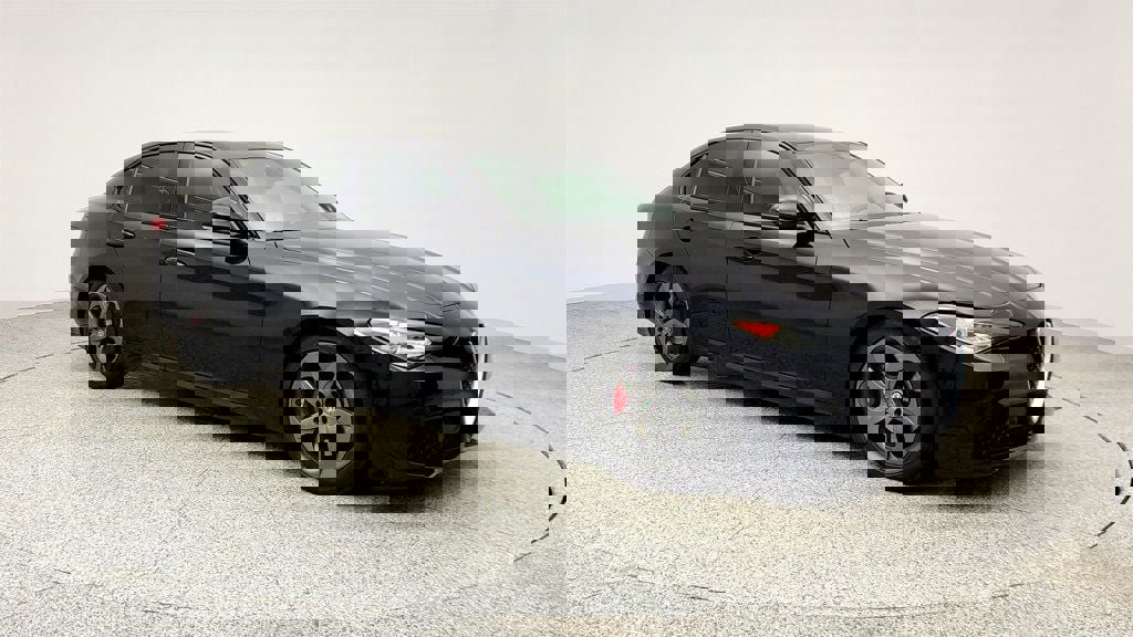 Used 2018 Alfa Romeo Giulia image 3