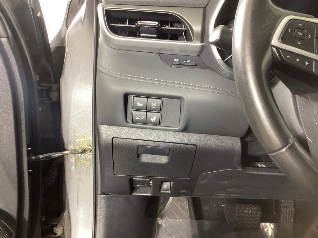 Used 2023 Toyota Highlander XLE AWD/4WD image 12