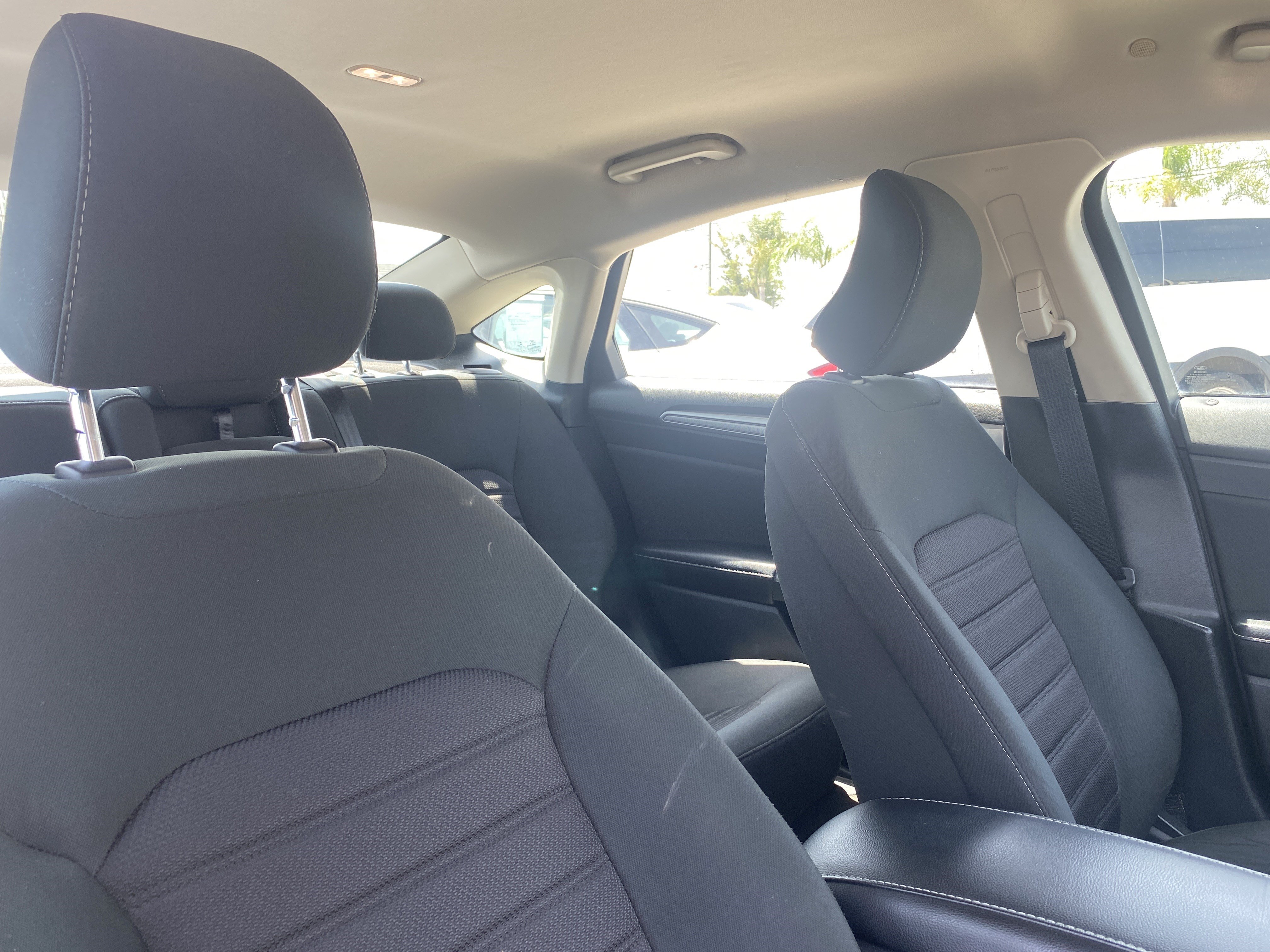 Used 2019 Ford Fusion SE FWD image 29