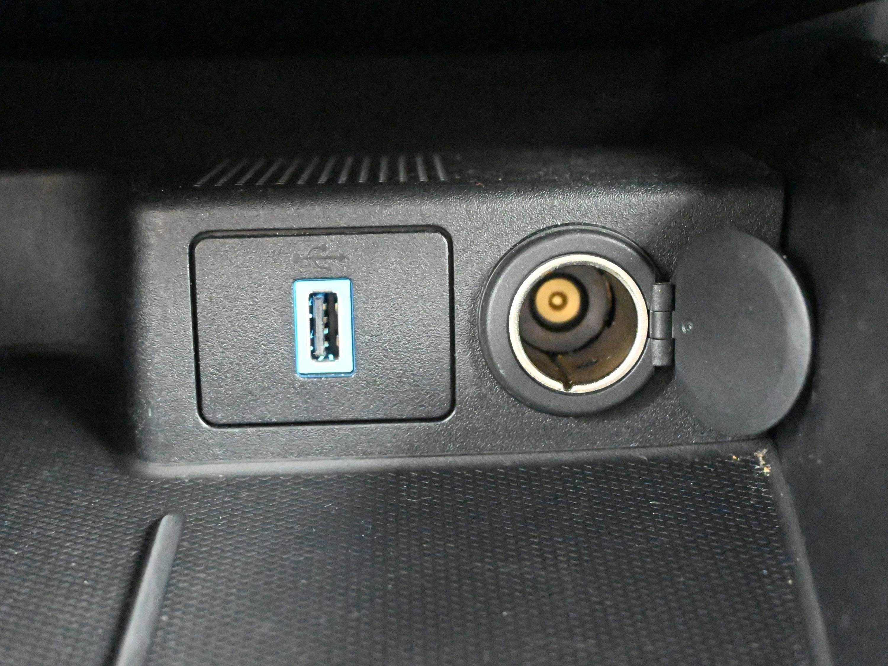 Used 2020 Ford Escape SE image 19