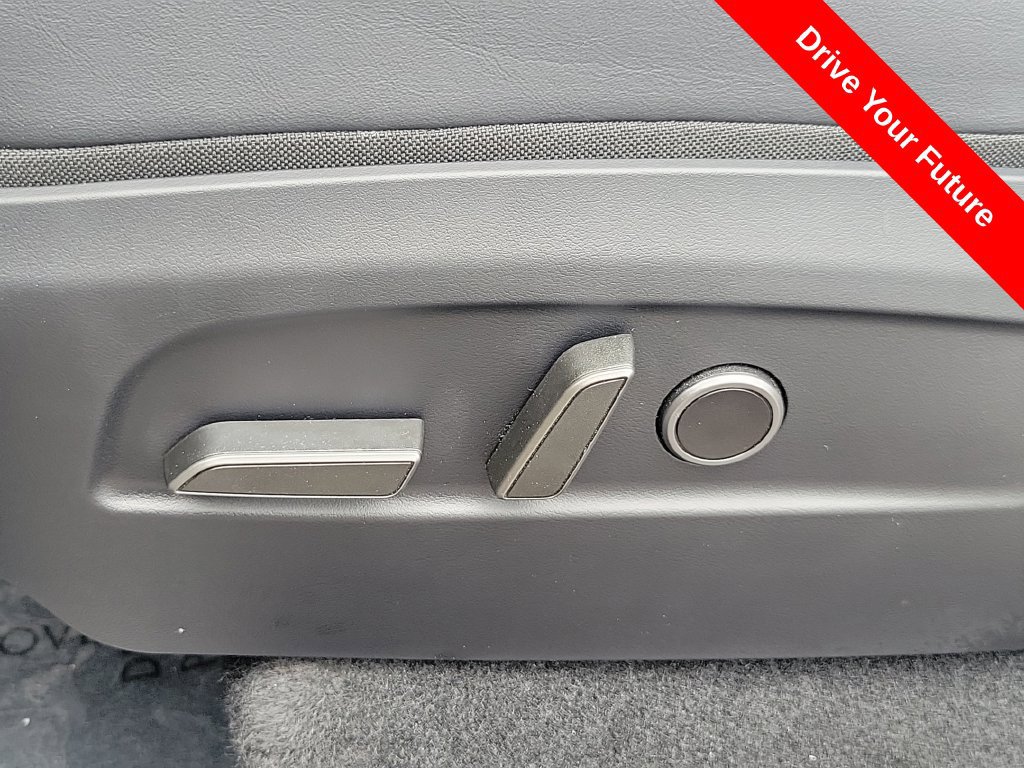 Used 2026 Tesla Model Y 2WD image 12