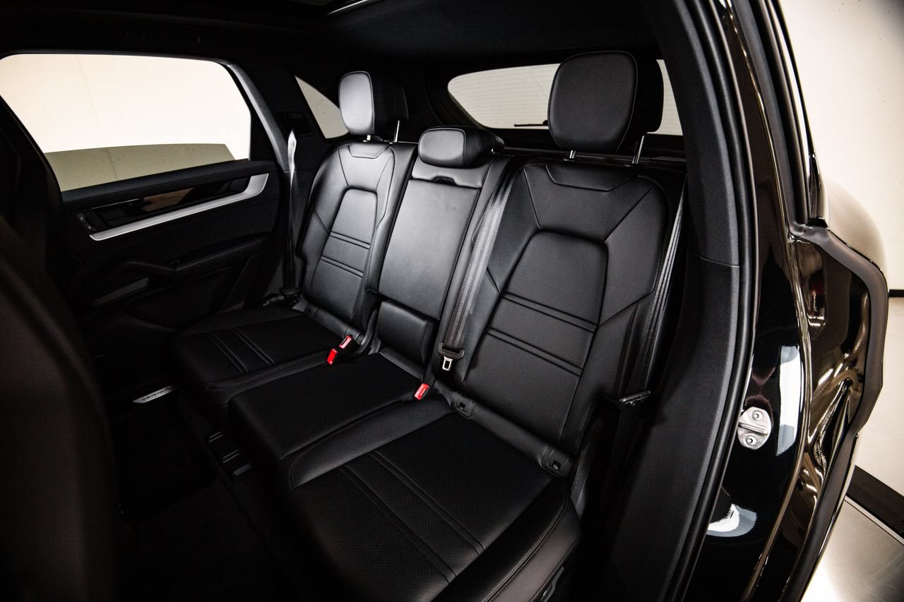 Certified 2026 Porsche Cayenne AWD/4WD image 24