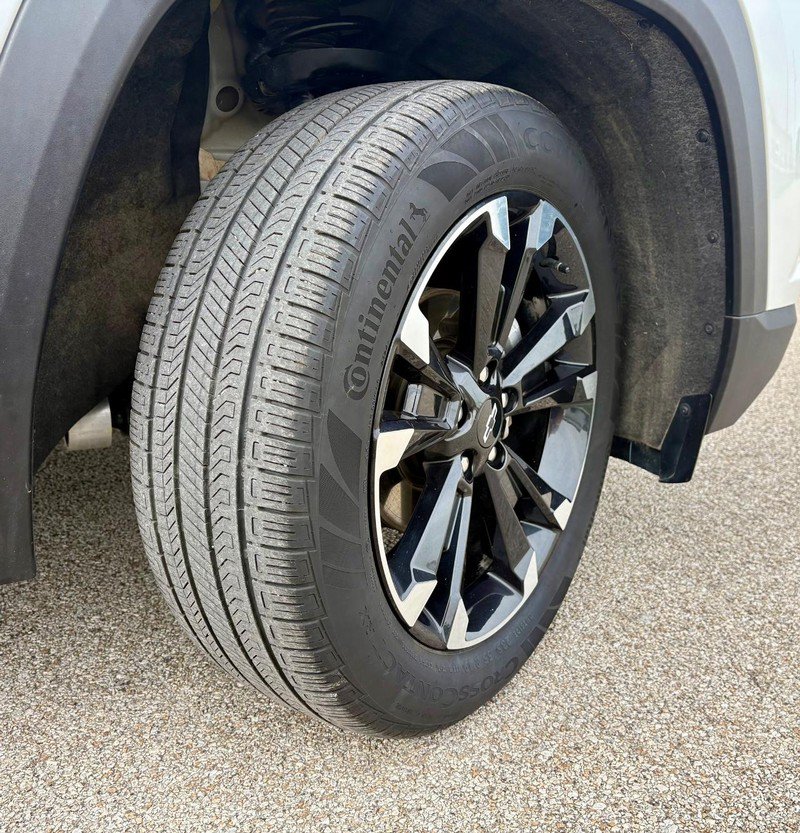 Used 2025 Chevrolet Equinox RS w/ Safety and Technology Package FWD image 10