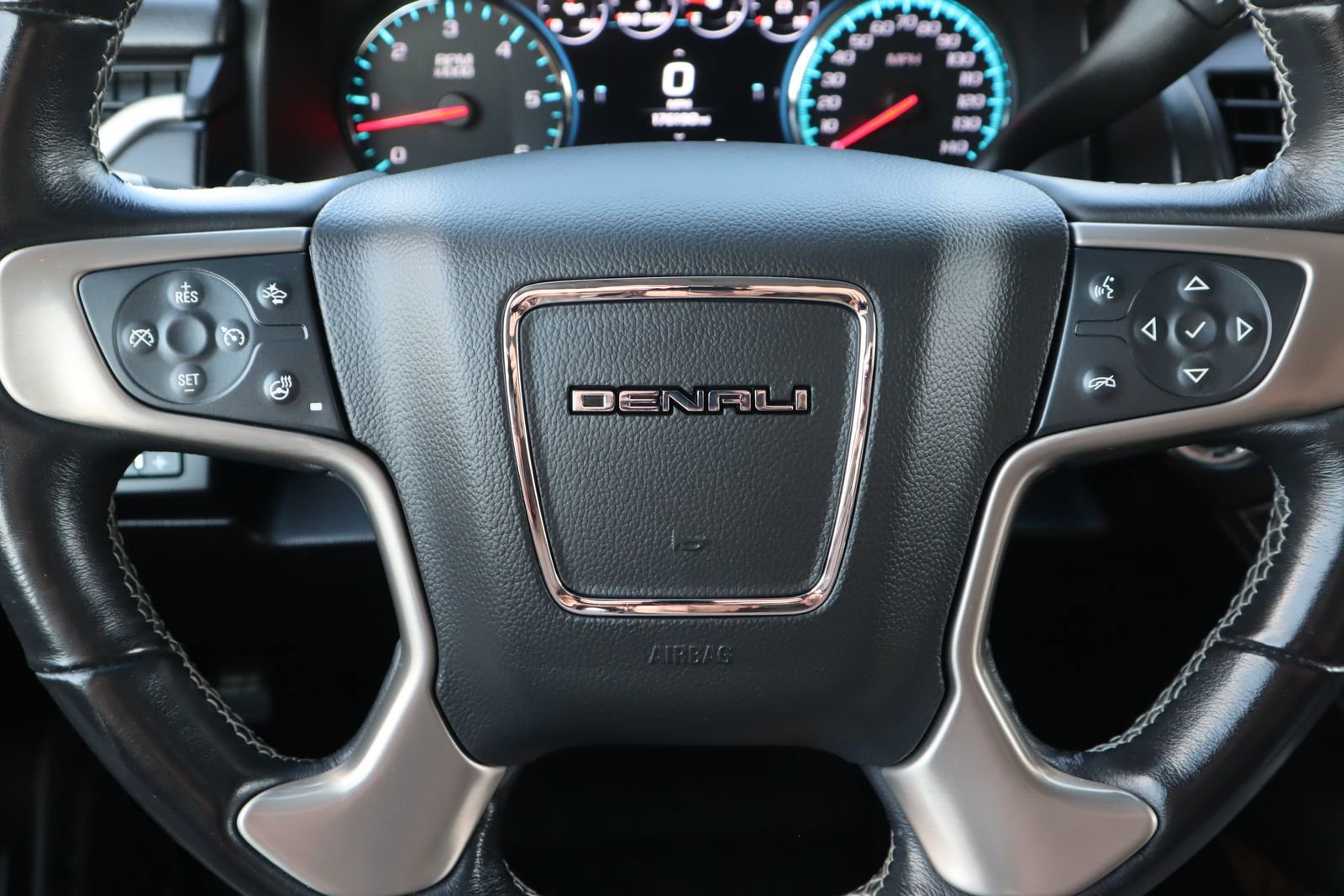 Used 2019 GMC Yukon Denali RWD image 38