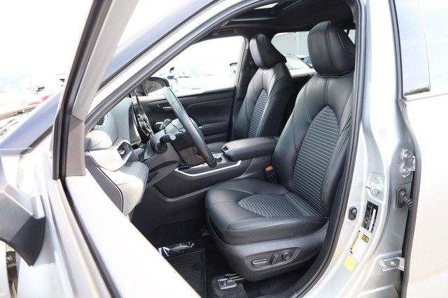Used 2025 Toyota Highlander XSE AWD/4WD image 10