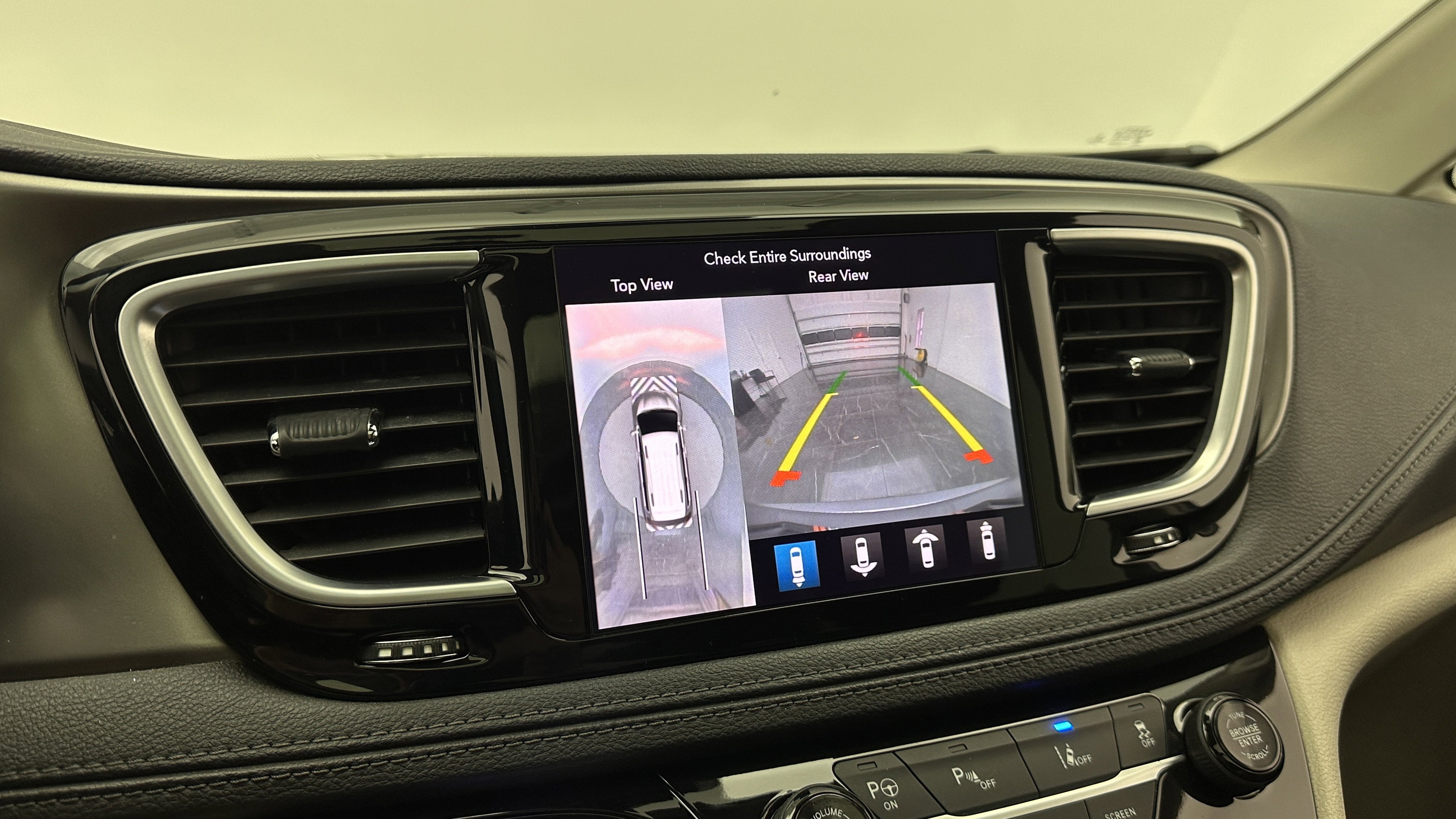 Used 2018 Chrysler Pacifica Limited w/ Advanced Safetytec Group FWD image 18