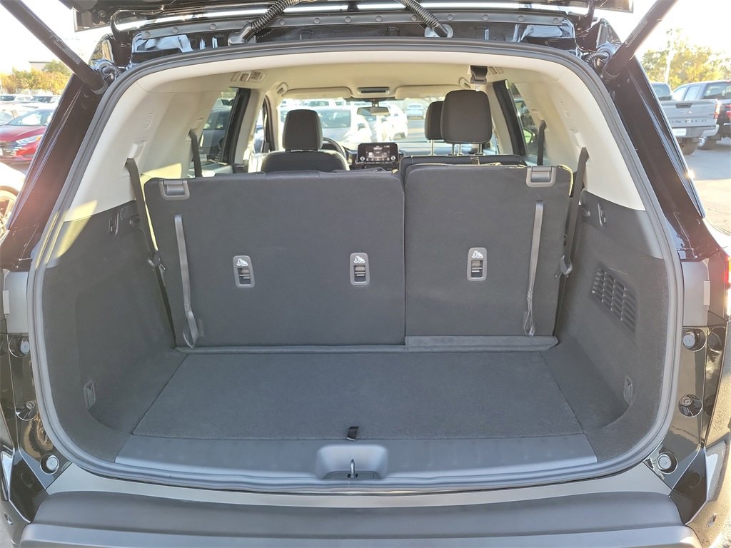 New 2025 Nissan Pathfinder SV image 13