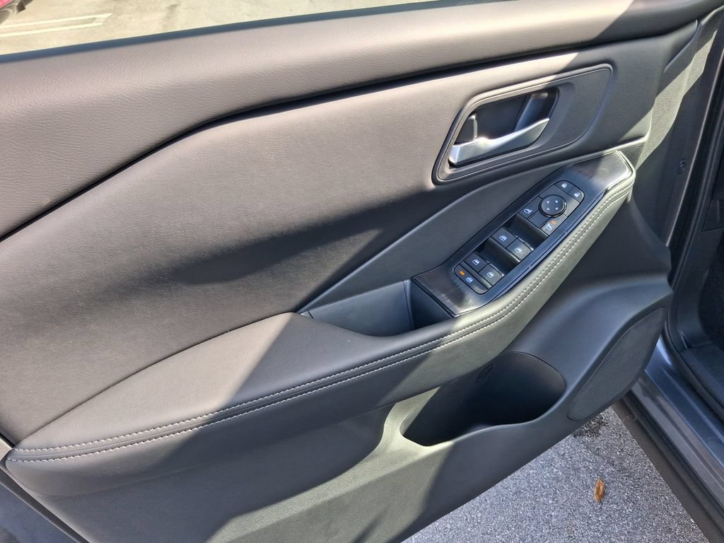 Used 2026 Nissan Rogue SV FWD image 15