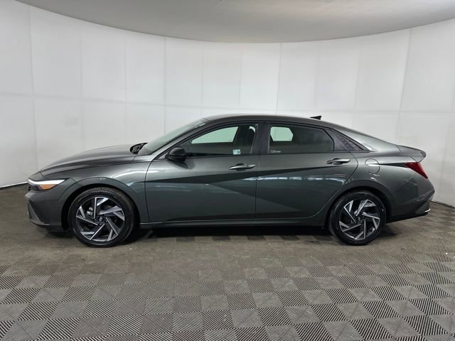 Certified 2025 Hyundai Elantra SEL image 37