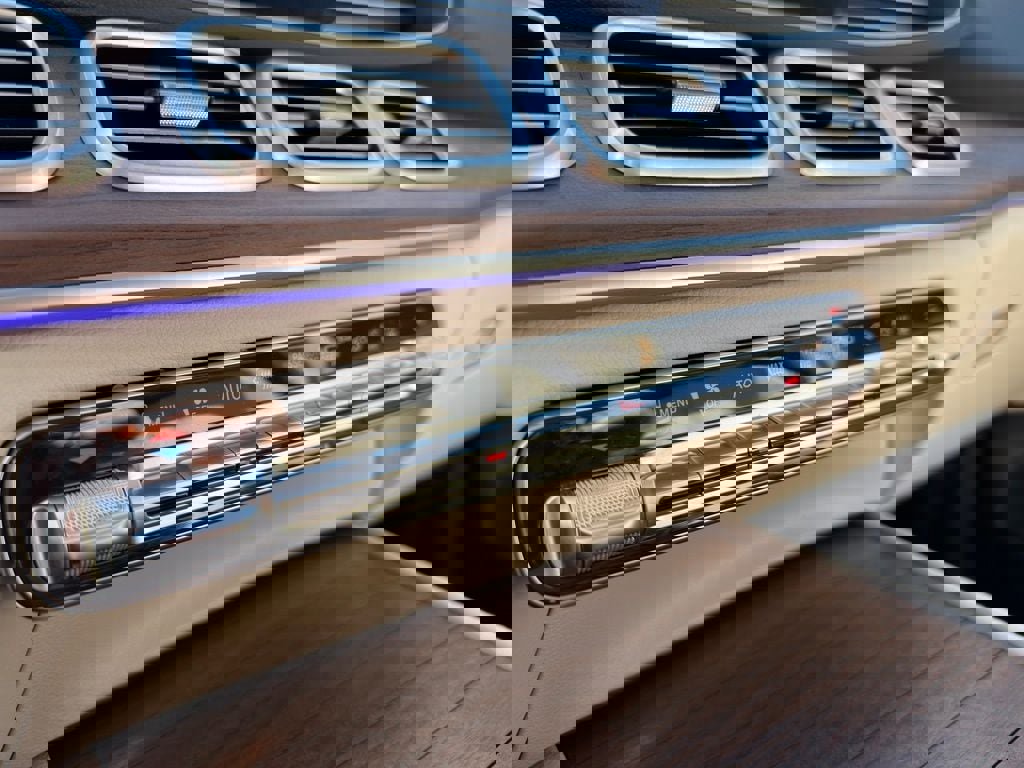 Used 2026 Mercedes-Benz GLE 450e 4MATIC image 29