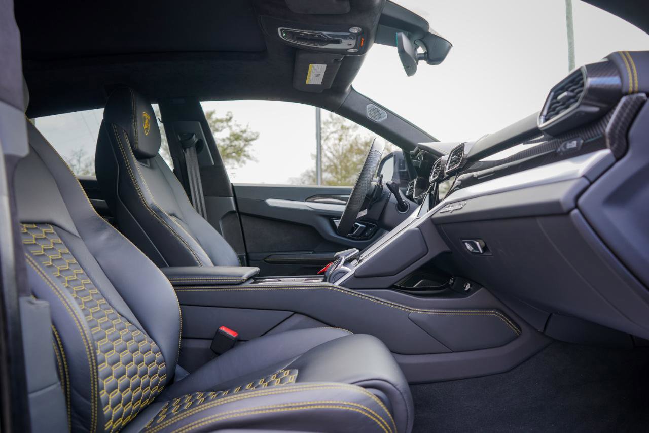 Used 2021 Lamborghini Urus S image 10