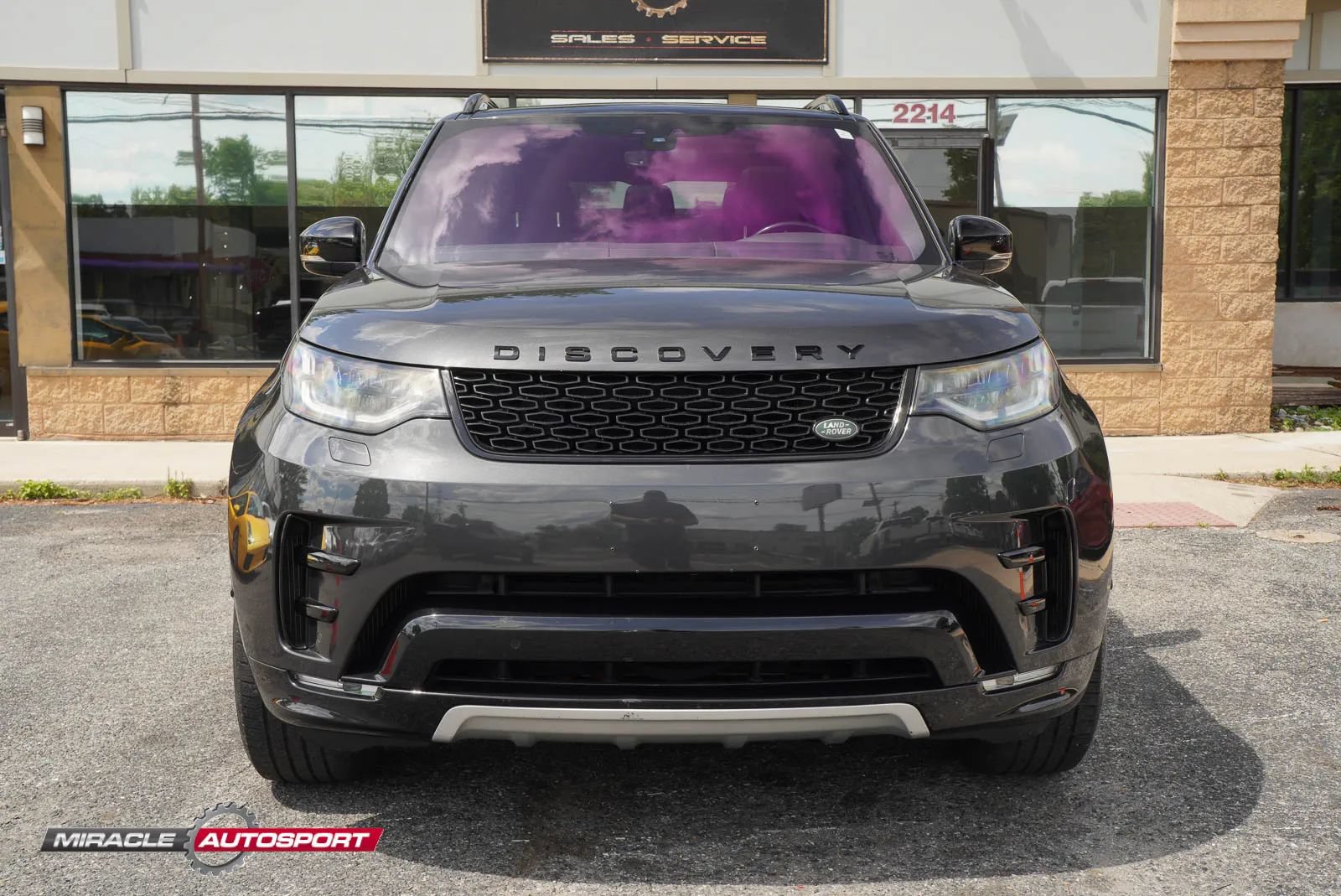 Used 2020 Land Rover Discovery Landmark AWD/4WD image 2