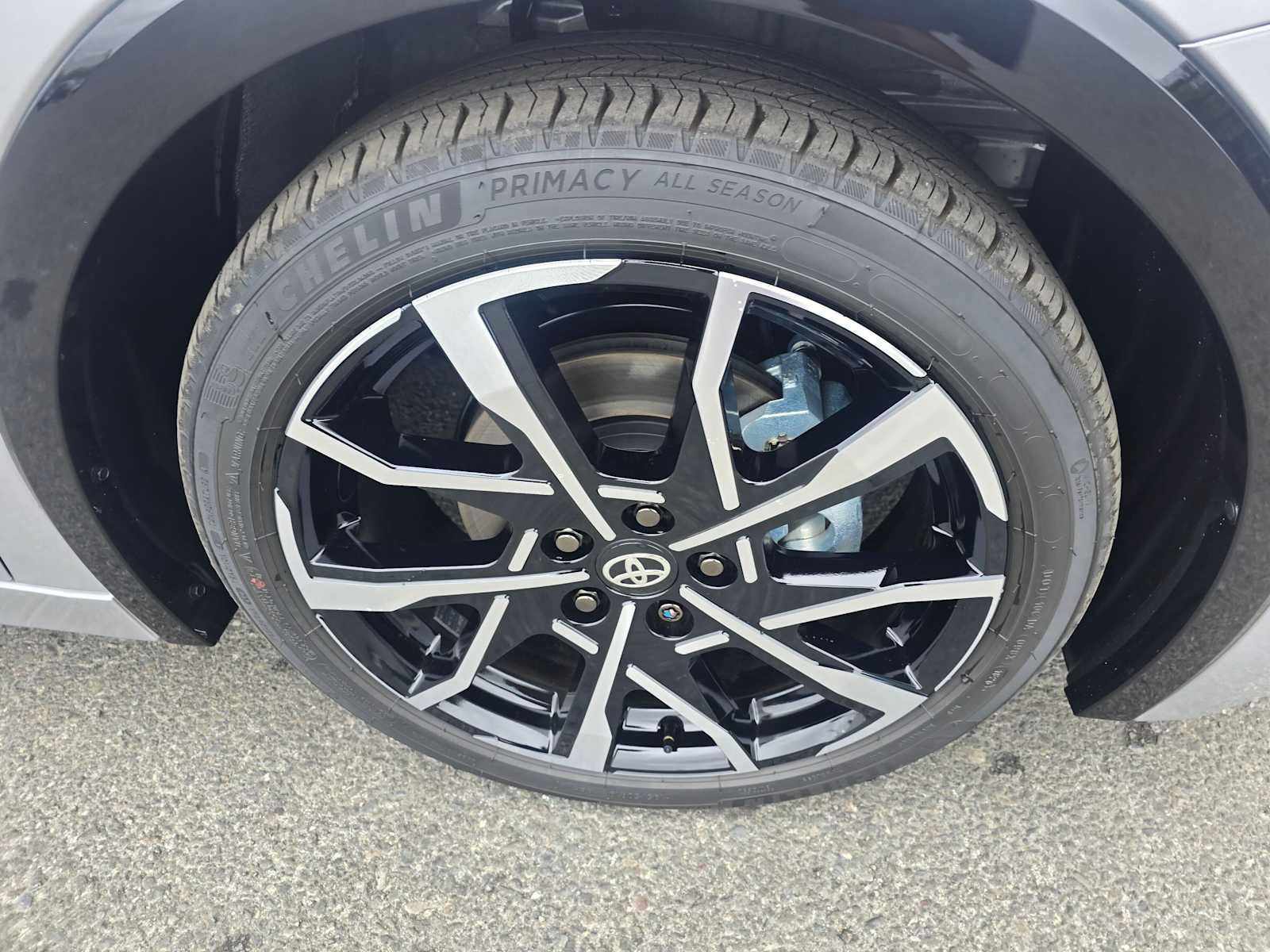 New 2027 Toyota Prius Plug-In Hybrid FWD image 9