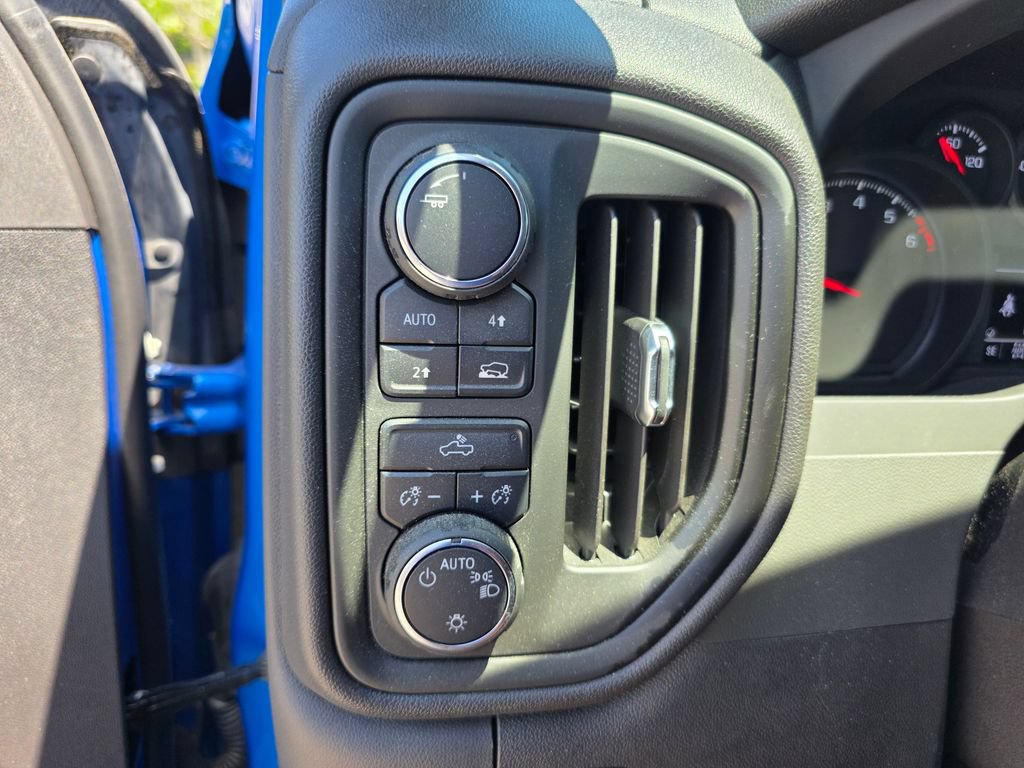 Used 2025 Chevrolet Silverado 1500 Custom AWD/4WD image 17