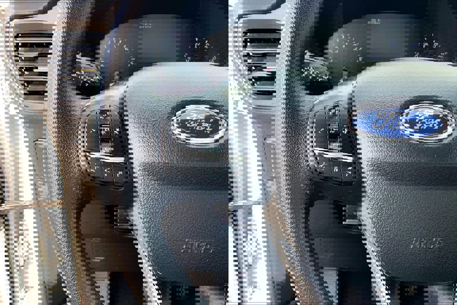 Used 2020 Ford Escape SE image 25