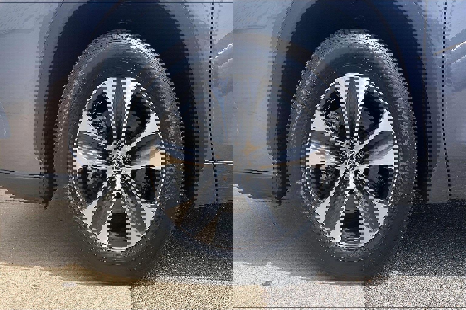 Used 2020 Toyota Highlander XLE FWD image 11