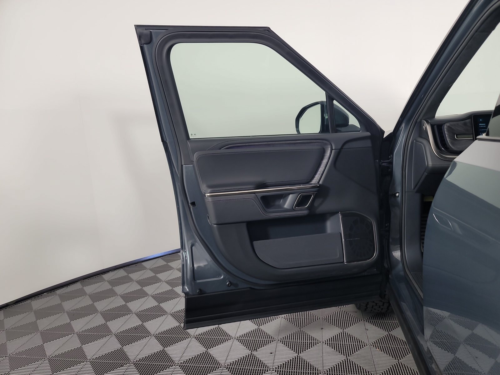 Used 2022 Rivian R1T Adventure AWD/4WD image 16