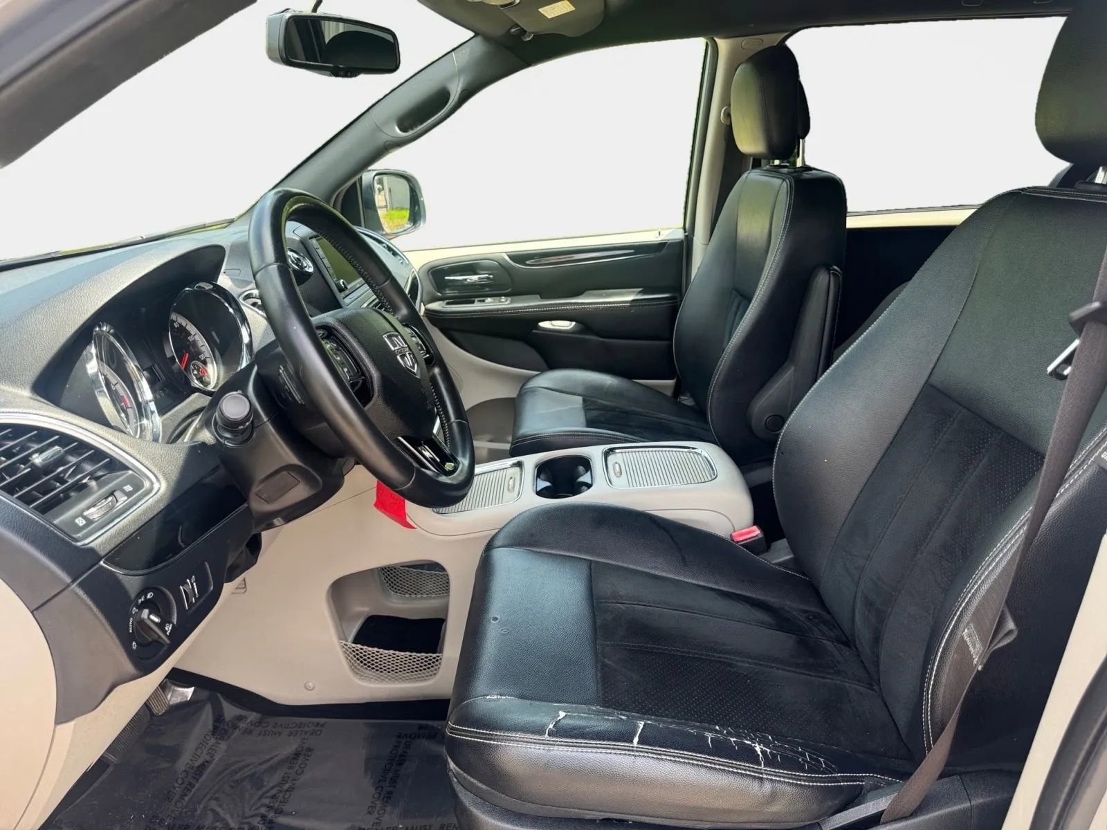 Used 2017 Dodge Grand Caravan SXT image 9