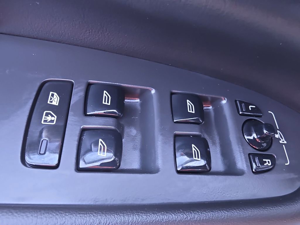 Used 2023 Volvo XC90 B6 Ultimate w/ Protection Package AWD/4WD image 32