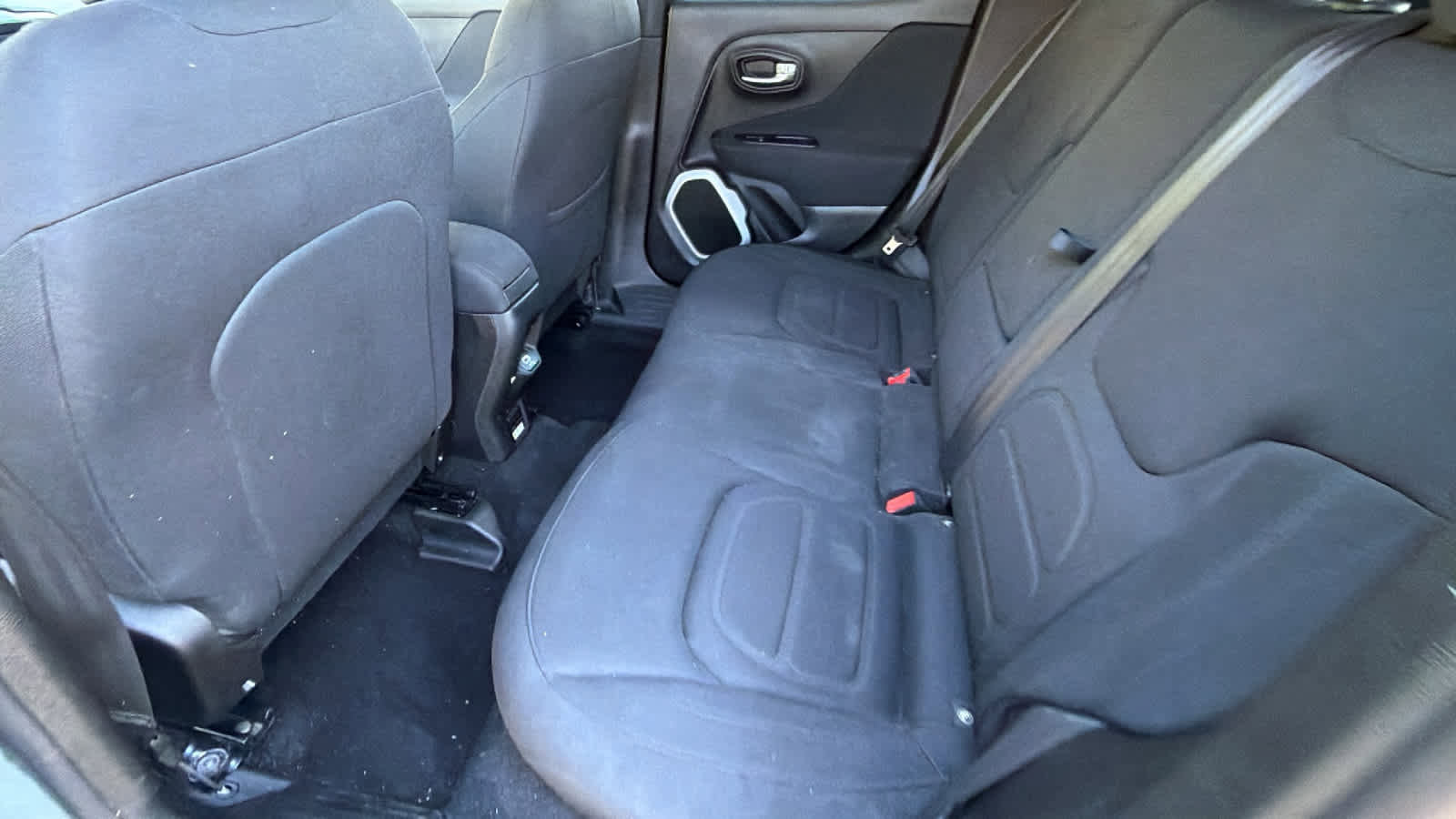 Used 2018 Jeep Renegade Latitude w/ UConnect 8.4 Nav Group image 17