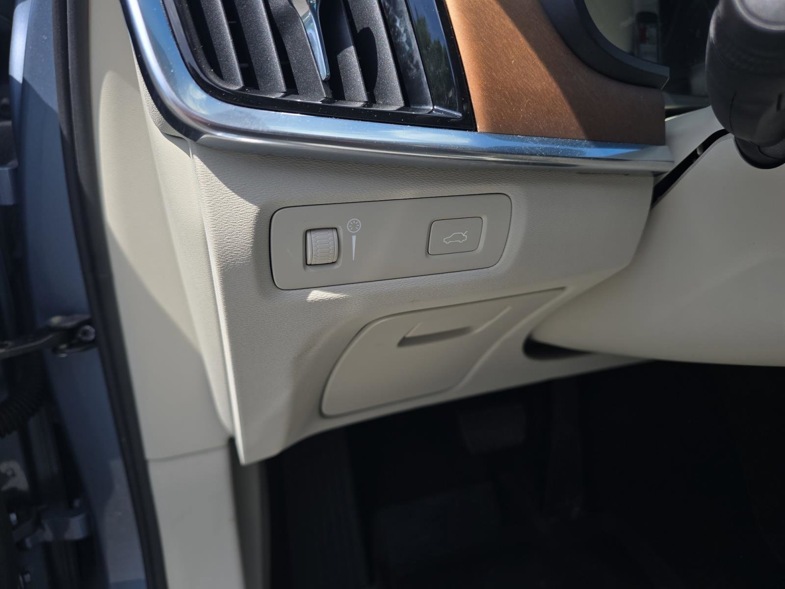 Used 2017 Volvo S90 T6 Inscription w/ Vision Package image 22