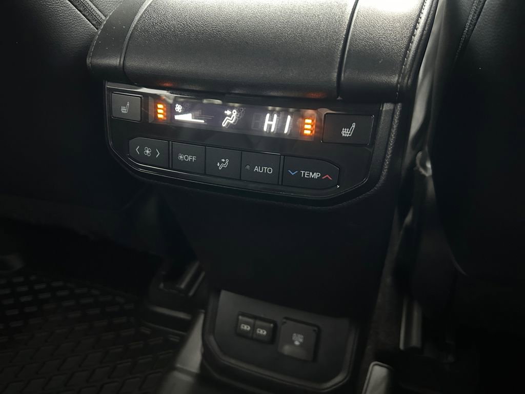 Used 2022 Toyota Highlander Platinum image 36