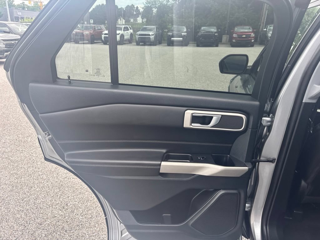 Used 2023 Ford Explorer XLT w/ Equipment Group 202A AWD/4WD image 17