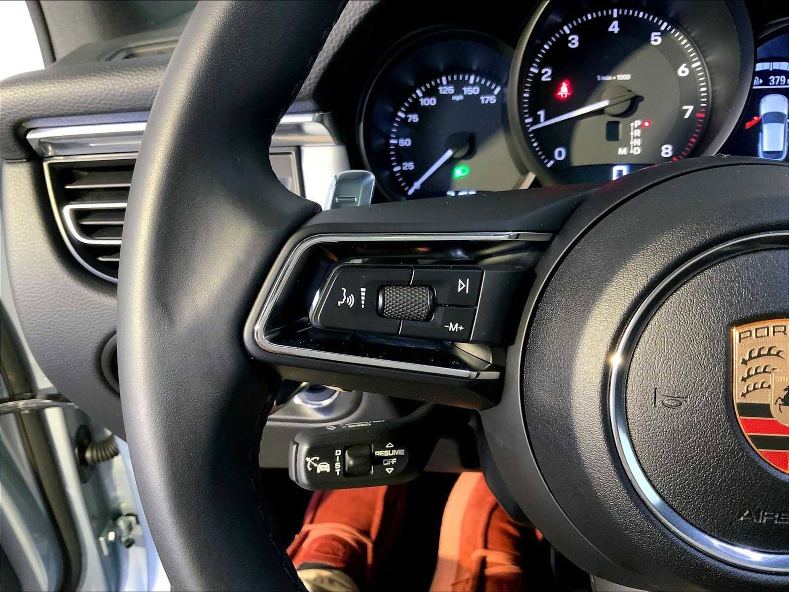 Certified 2025 Porsche Macan AWD/4WD image 27