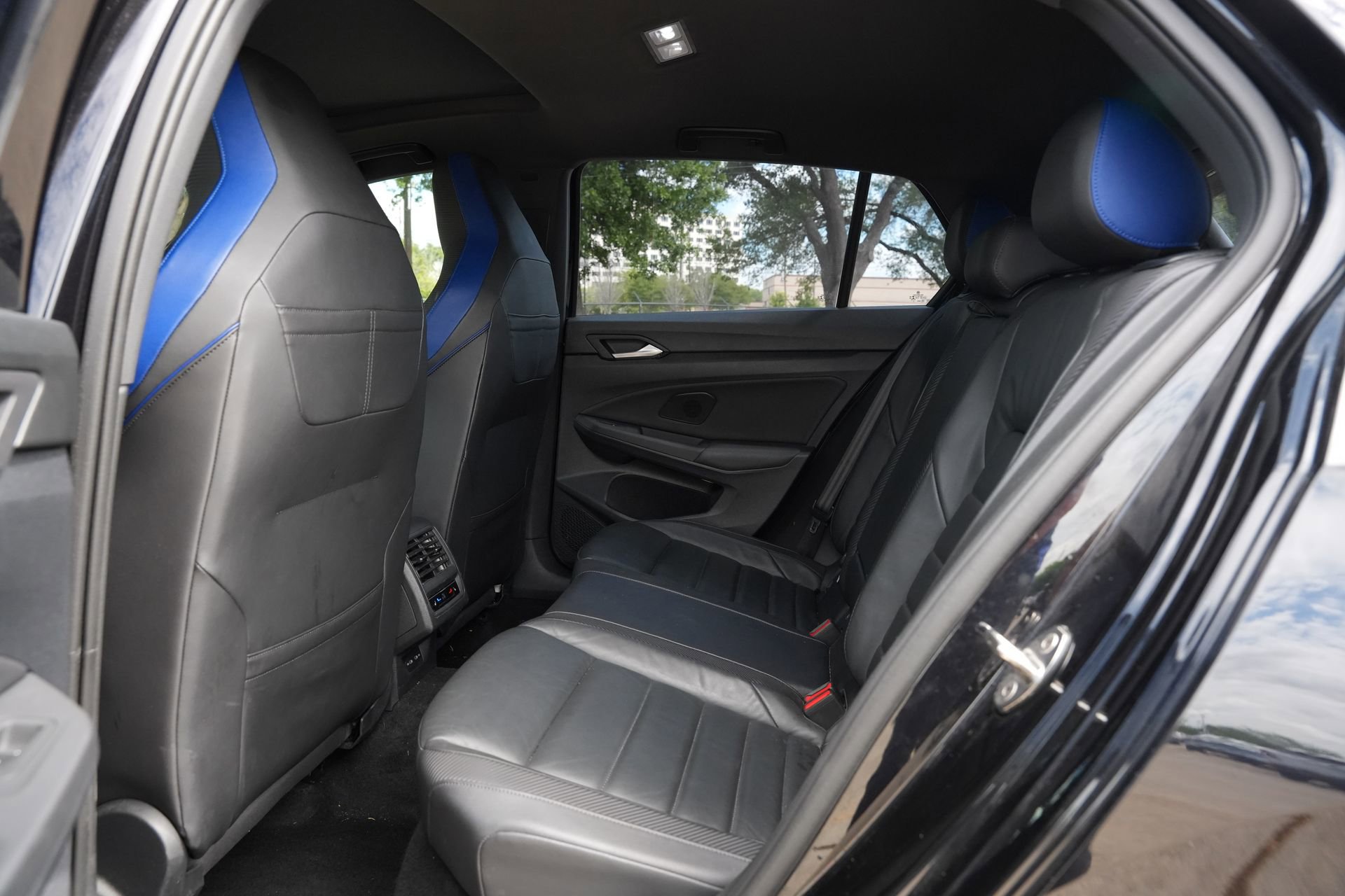 Used 2022 Volkswagen Golf R image 19