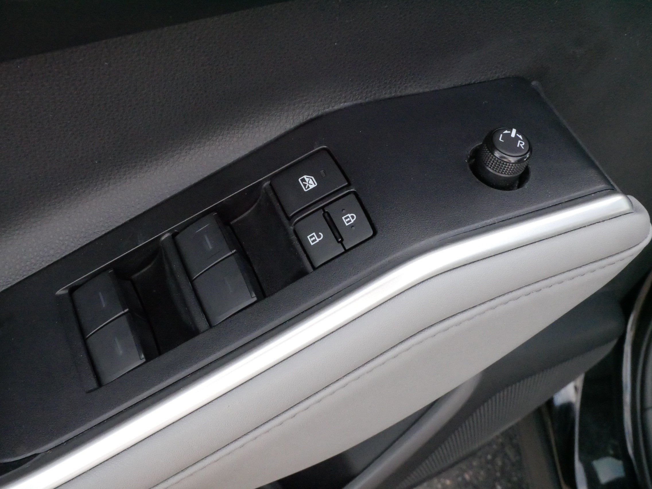 Certified 2021 Toyota Highlander XLE FWD image 19
