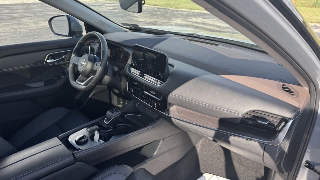 Used 2022 Nissan Rogue Platinum w/ Head-Up Display Package image 22