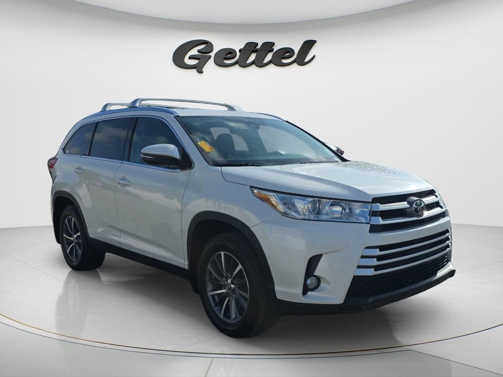 Used 2019 Toyota Highlander XLE AWD/4WD image 3