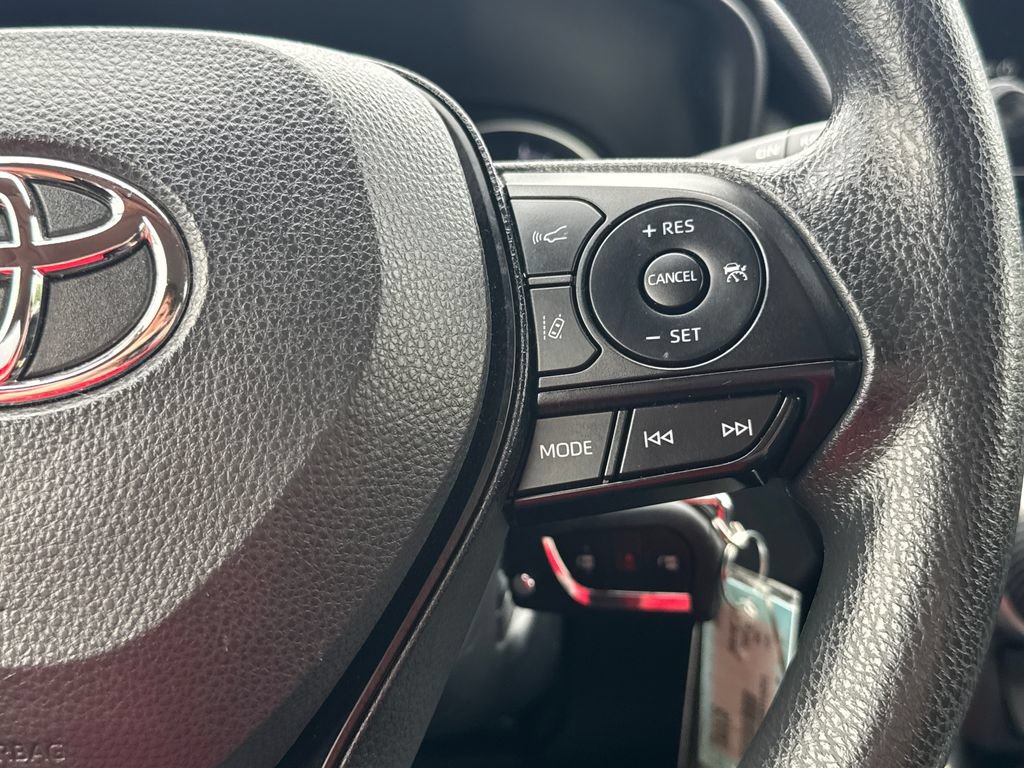 Used 2025 Toyota RAV4 LE AWD/4WD image 21