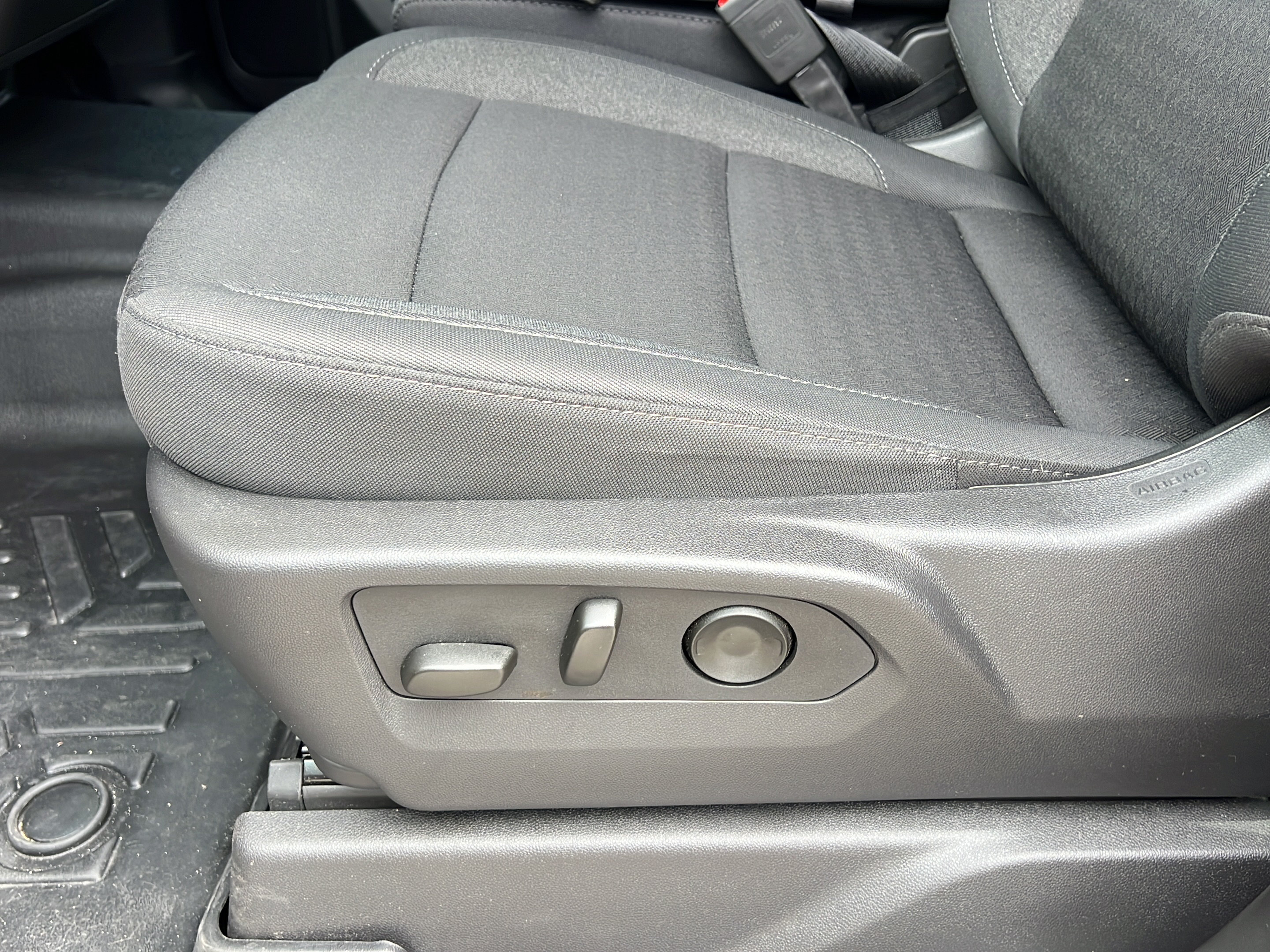 Used 2025 Chevrolet Silverado 2500 Custom w/ Custom Value Package AWD/4WD image 17