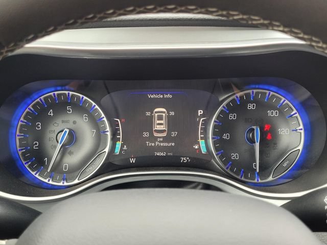 Used 2025 Chrysler Pacifica Limited FWD image 38