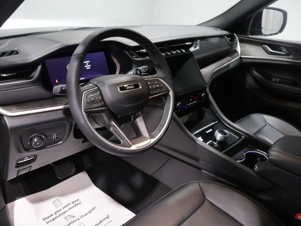 Certified 2025 Jeep Grand Cherokee Limited image 16