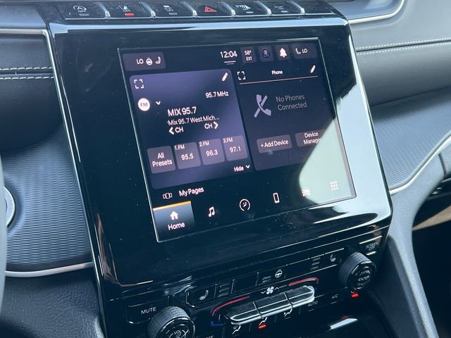 Used 2024 Jeep Grand Cherokee Altitude image 22