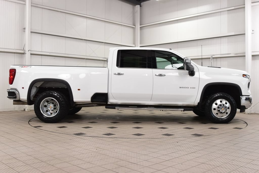 Used 2024 Chevrolet Silverado 3500 LTZ w/ LTZ Convenience Package AWD/4WD image 9