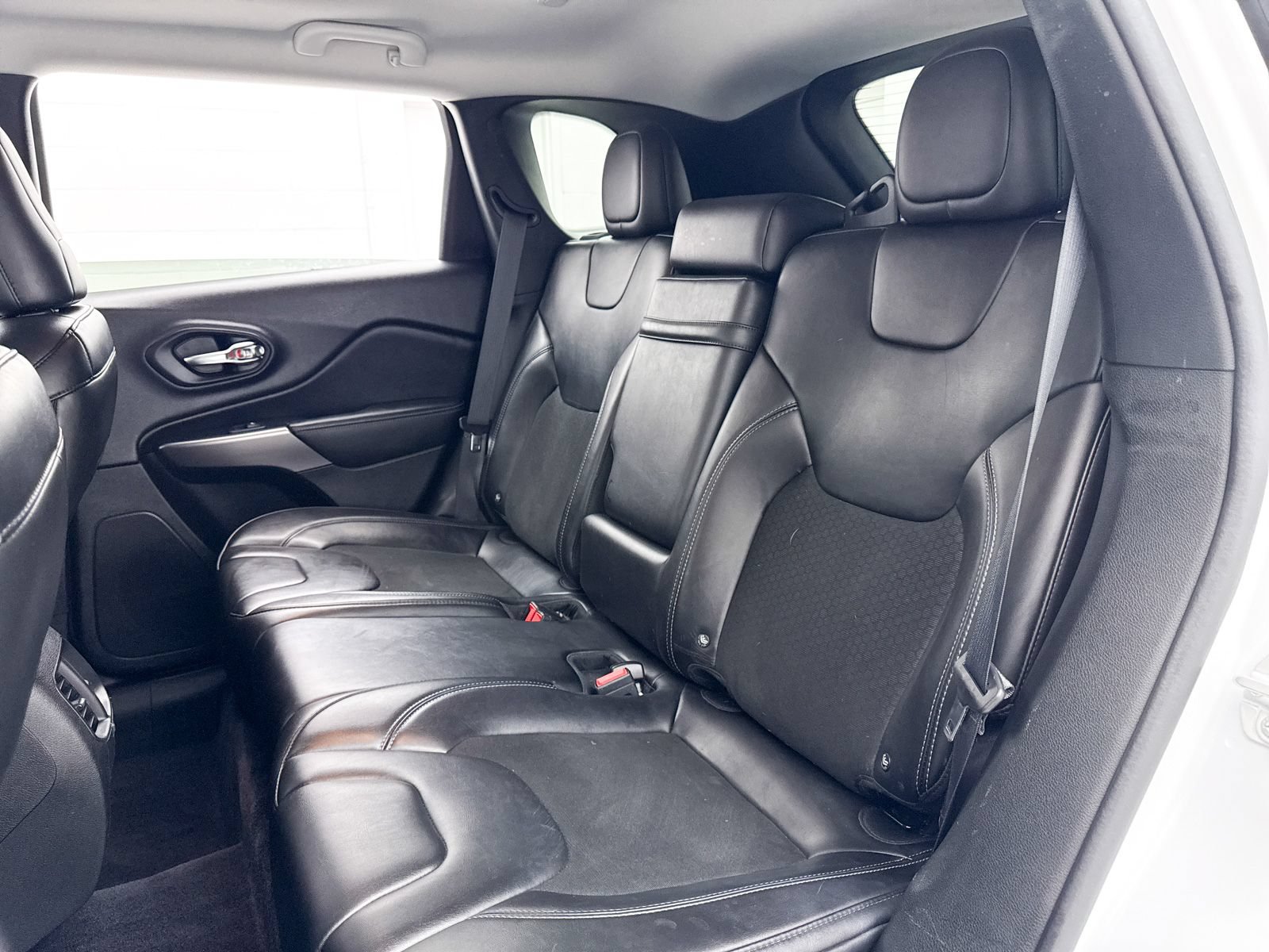 Used 2019 Jeep Cherokee Latitude Plus w/ Comfort/Convenience Group AWD/4WD image 29